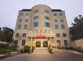 Ramada by Wyndham Jalandhar City Center，位于贾朗达尔的酒店