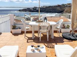 Harmony Beach Views Home with Terrace，位于特尔德的酒店