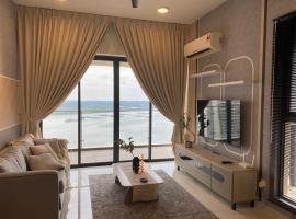 Cozy Beachfront Seaview with 2 CarParks FOC Netflix Access and YouTube Premium 3Beds3Bath 6-11pax by Minshuku，位于新山的带按摩浴缸的酒店