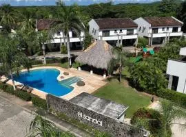 Full condo in Tamarindo, CR