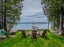 TGIF - Serene Waterfront Retreat，位于怀尔顿的酒店