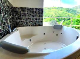 Cabaña en el Aire con jacuzzi a 5min del Pueblo，位于索佩特兰的酒店