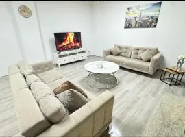 Stylish & Relaxing Modernes Apartment mit Privatparkplatz