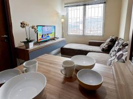 Apt Pinewood 2BR with Pool n Wi-Fi by 2ndHome，位于Cilimus 2的酒店