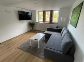 Exklusives Zimmer mit geteiltem Bad und Küche KG