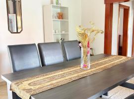 PN Meublés FULL OPTION Odza Dispose d'une voiture et un chauffeur gratuitement de l,aéroport aux appartements pour des réservations minimum de 7 jours，位于Yaoundé Ville Airport - YAO附近的酒店
