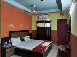 Mor Hotel Samrat Palace-পুরী সমুদ্র সৈকত এবং মন্দিরের কাছে হোটেল সম্রাট প্যালেস পারিবারিক হোটেল- Near PURI Sea Beach And Temple Best Selling & Best Choice of Travellers，位于普里的酒店