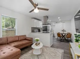Guests favorite! Pet friendly cottage, near down town