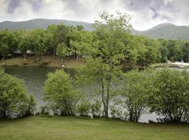 Vista Vibe Living at Mountain Lakes Resort，位于克利夫兰的酒店
