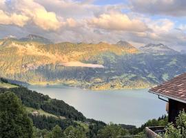 Chalet AlpinLux in Beatenberg，位于贝阿滕贝格的酒店