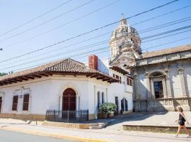 The Historic Castillo San Miguel，位于格拉纳达的酒店