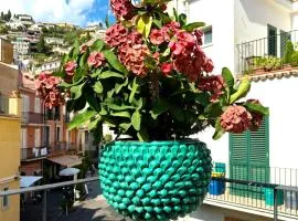 Le Pigne House with terrace in Taormina centre