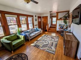 Family Friendly House - Downtown Location，位于麦迪逊的酒店