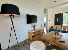 Casa familiar a la laguna en San Sebastian, Escobar, 3 dormitorios, jardín, pileta, parrilla y canoas