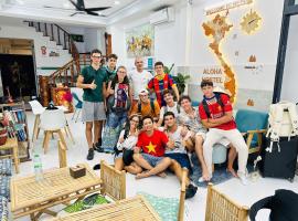 ALOHA SAIGON PREMIUM HOSTEL by Local Travel Experts - Newly opened, Less-touristy location, Spacious rooms, Glass shower bathroom, Free breakfast & Walking Tour，位于胡志明市的青旅