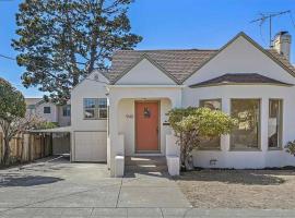 Cozy 5-Bedroom House, Perfect for Family and Work Groups，位于Albany的酒店