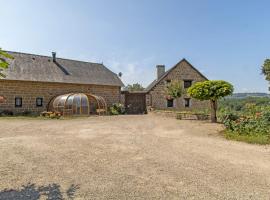 Maison charmante avec jardin à Saint-Aulaire, vue sur jardin，位于Saint-Aulaire的酒店