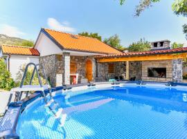 Apartman Lavanda sa bazenom i okućnicom 4*，位于Hreljin的酒店