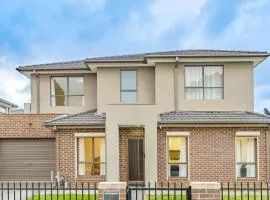 Hidden Gem - 3 bedroom townhouse in Heidelberg West