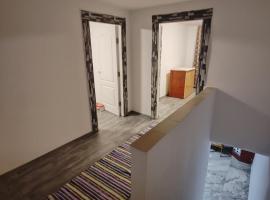 Trei insule Home，位于Aradu Nou的酒店