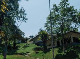 Pousada Com Cachoeira e Mata Atlântica，位于多明戈斯马丁斯的酒店