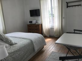 Chambre du Haras Cour Lozey，位于Sainte-Marguerite-des-Loges的酒店