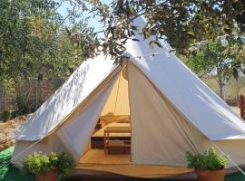 Camping Ciudad del Ciclismo，位于Cervera del Maestre的豪华帐篷