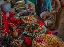 Dolphin Quest Jungle Lodge，位于Piedras Blancas的酒店