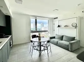 2 bedrooms Design Condo Downtown Miami Pool and Gym