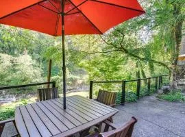 Riverfront Sandy Retreat, Fish & Kayak On-Site