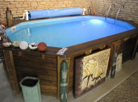 Les Moinillons Piscine toute l'année mini 30 degrés l'hiver，位于安斯勒法朗克的酒店