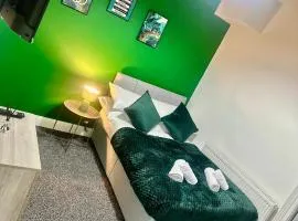 Gifford St Retreat 3BR Entire Home