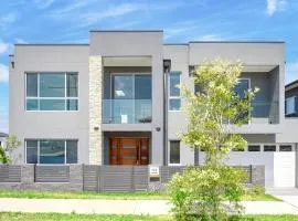 Campbelltown Sweet 5Br house with WiFi&Parking