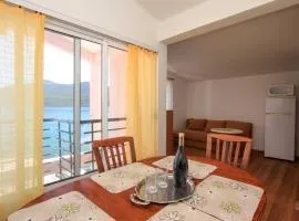 Apartments Ere Zuronja-One-Bedroom Apartment with Sea View 2