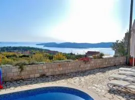 Villa Tony - Five Bedroom Villa with Terrace, Swimming Pool and Sea View