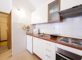 Apartments Magdalena - Bungalow with terrace A1，位于波尔的简易别墅