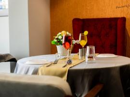 Hotel Prabha Palace，位于艾哈迈德讷格尔的酒店