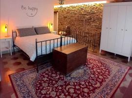 Casa Longhi，位于奥尔塔圣朱利奥的带停车场的酒店