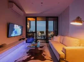 Vibrant Central City Apartment