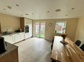 Addlestone Stylish Four Bedroom Townhouse