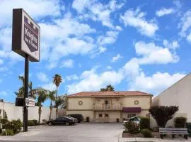 Howard Johnson by Wyndham Bakersfield