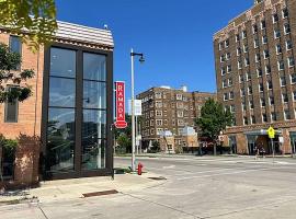 Ramada by Wyndham Milwaukee，位于密尔沃基的酒店