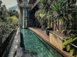 Luxury Pool Villa with Jacuzzi & Lift by Thonglor