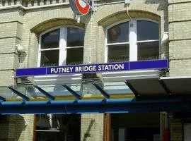Cozy Double Room Next to Putney Bridge and High Street