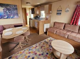 3 Bed Standard caravan Robinhood，位于拉尔的酒店
