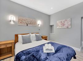 2 Bedroom -Beautiful and Stylish Ensuite Condo with Parking