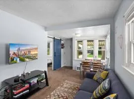 Cozy Bungalow 10 Min to DTWN CLE