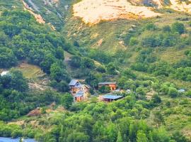 Gîte de ferme équestre，位于Auzet的酒店
