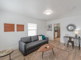 #StayinMyDistrict Coos Bay Goldfinch Cottage，位于库斯贝的酒店