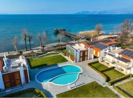 [Gardaland_Luxury_Apartment] Pool & Free Parking